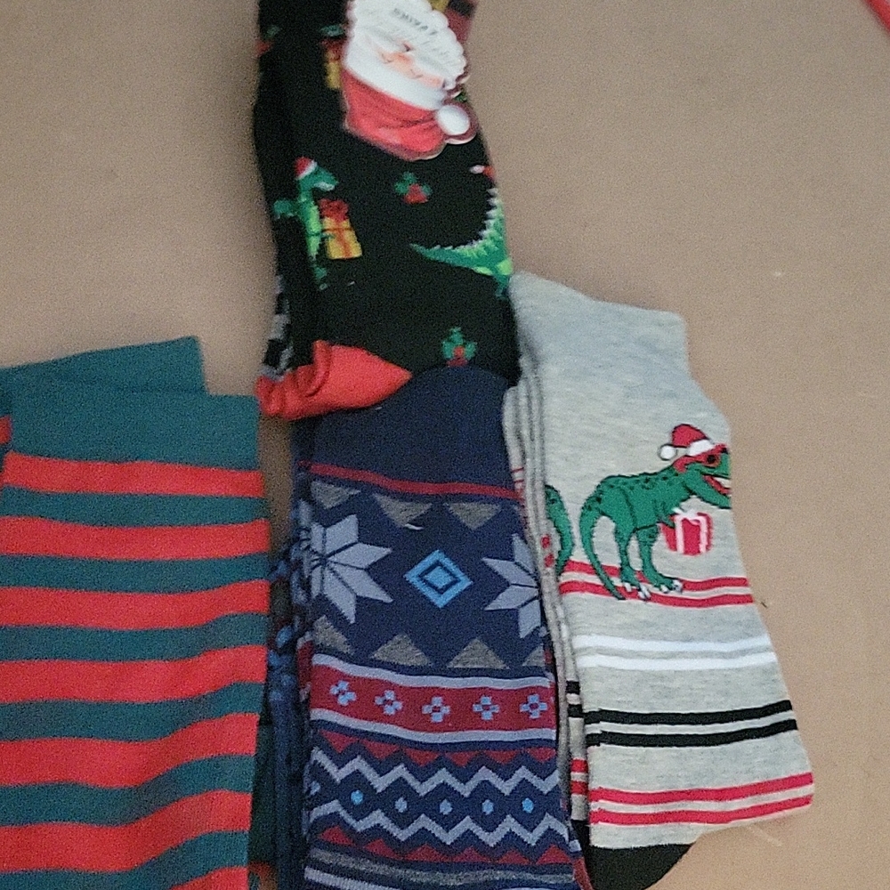 6 Pairs Mens NEW Christmas Socks Dinosaurs Stocking Stuffers A50